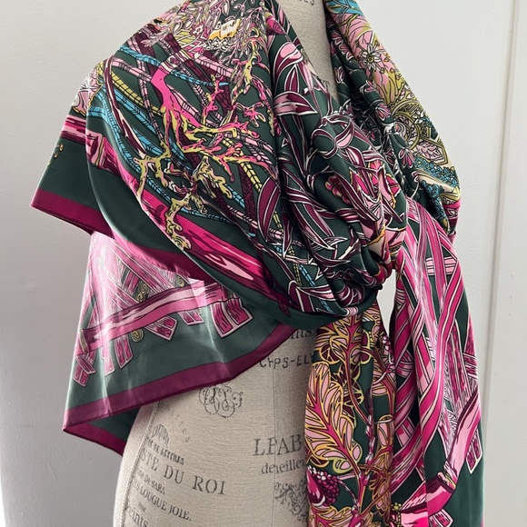 Unicorn Silk Colorful Floral Large Scarf Wrap 52 x 52 Spain - Picture 9 of 9